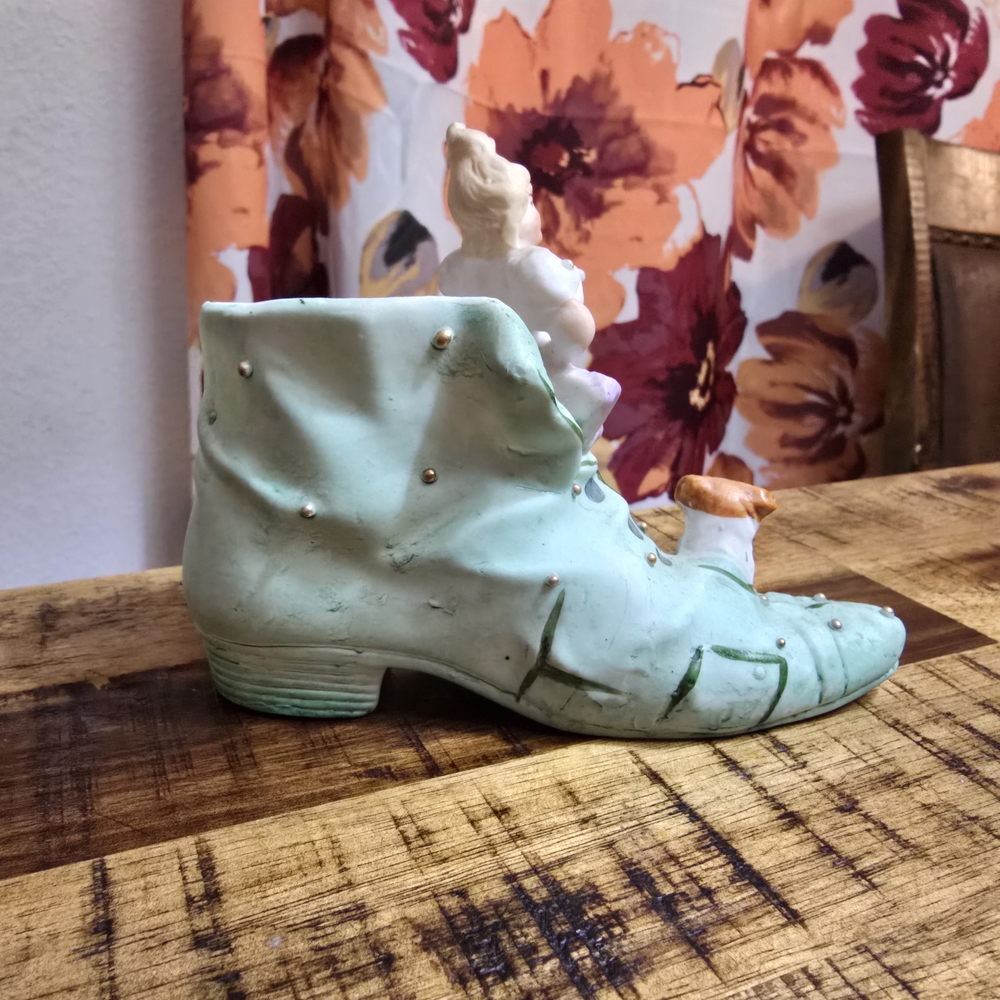 Vintage Porcelain "girl with her dog" shoe figurine, Victorian style - Picture 4 of 5